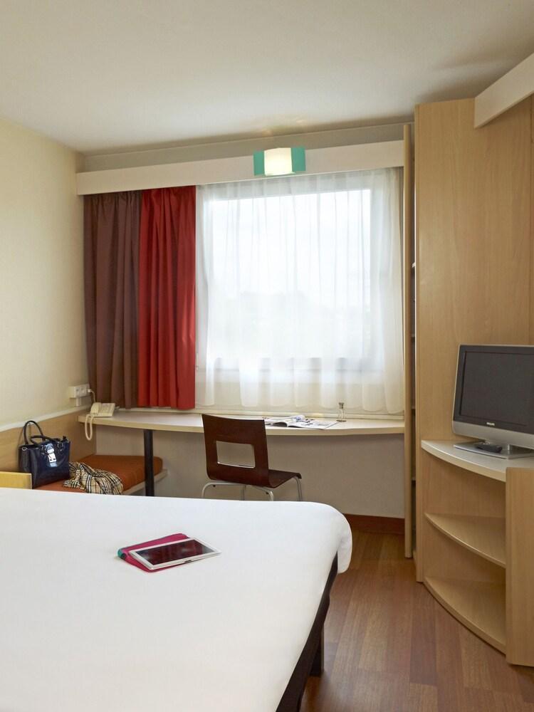 Ibis Katowice - Zabrze Hotel Bagian luar foto