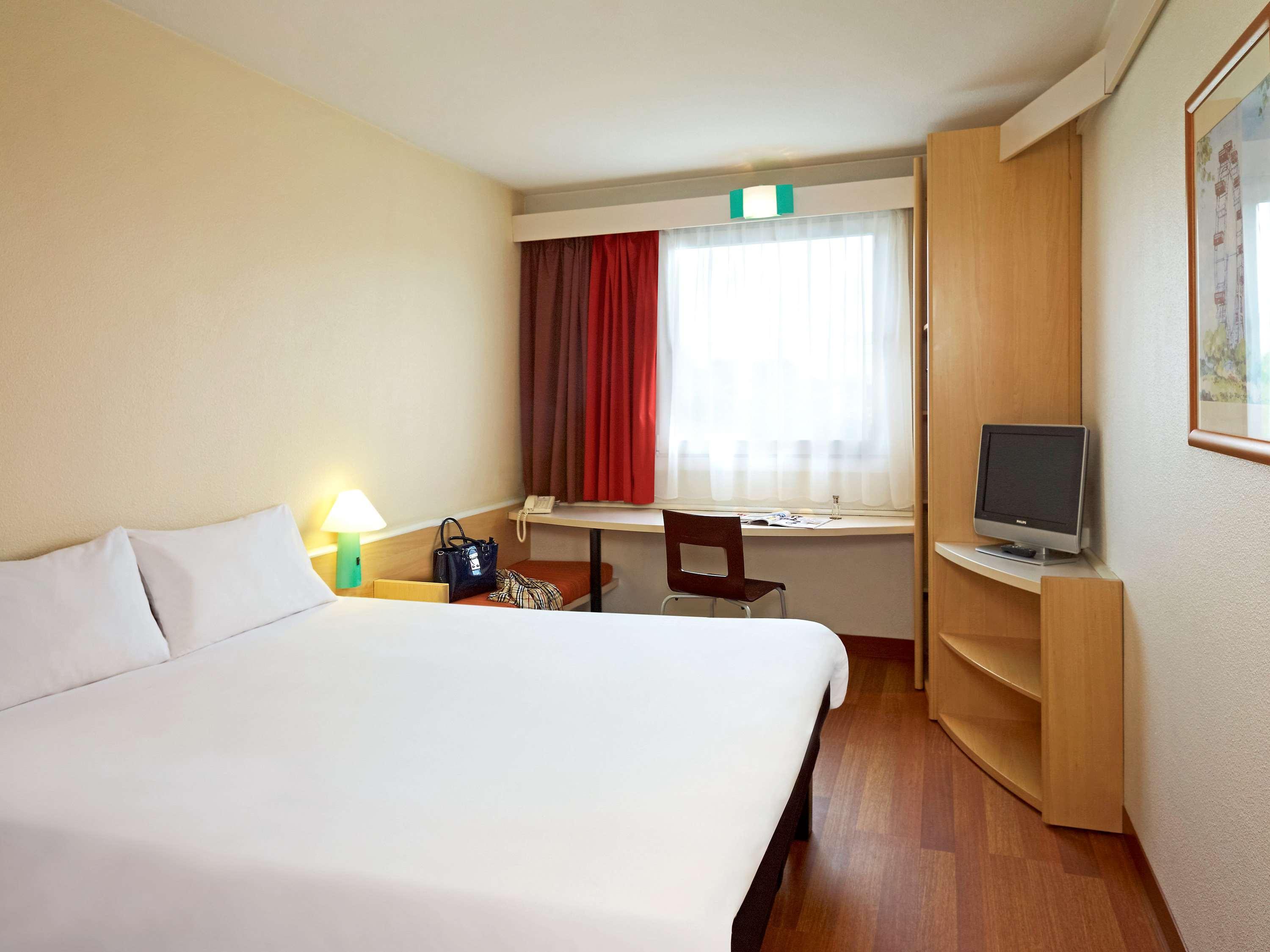 Ibis Katowice - Zabrze Hotel Bagian luar foto