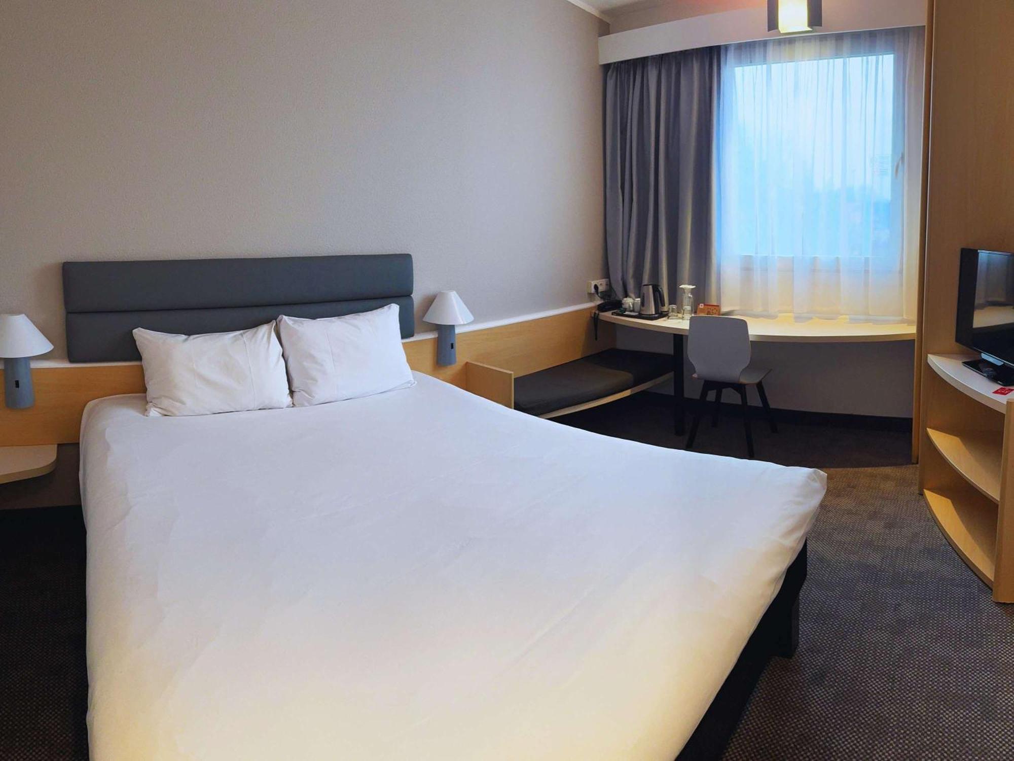 Ibis Katowice - Zabrze Hotel Bagian luar foto