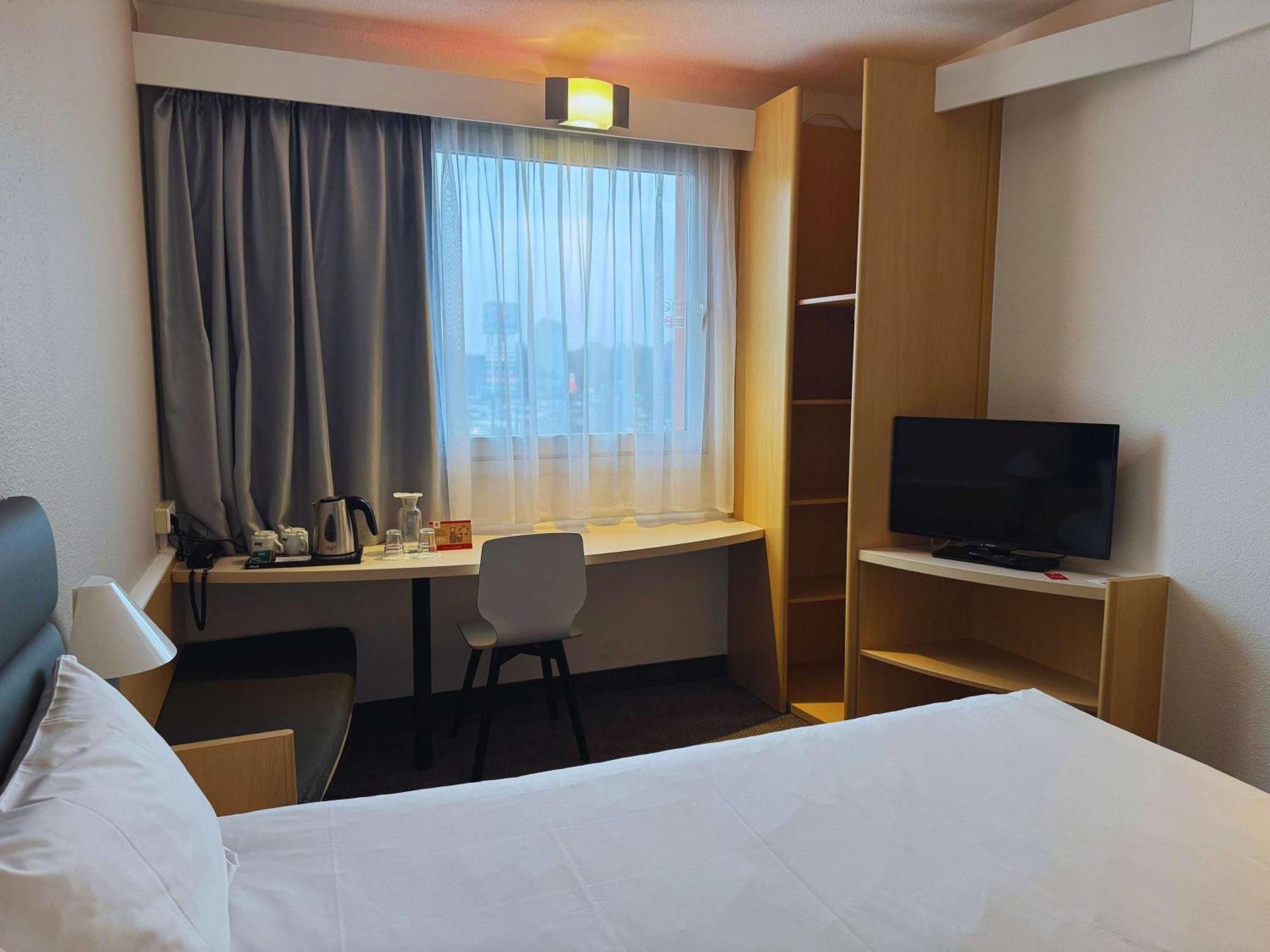 Ibis Katowice - Zabrze Hotel Bagian luar foto